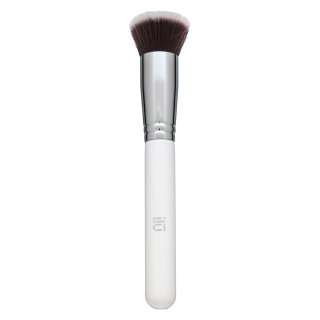 Ilu Flat Top Kabuki Brush кабуки четка за фон дьо тен 101