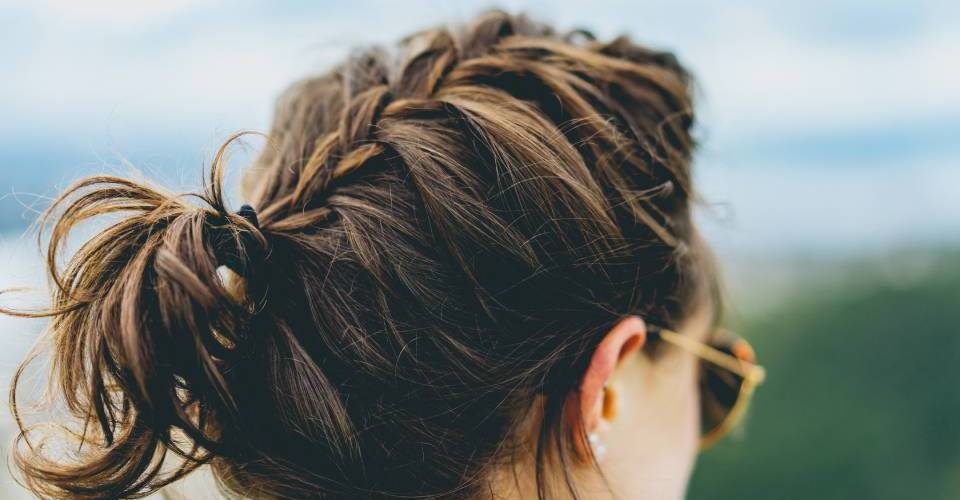 10 + 1 съвета как да укротите непокорната и наелектризиращата се коса